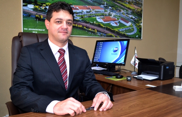 Prof. Dr. Wendel Soares defendeu que as bolsas aos servidores são direito adquirido assegurado por Lei (Foto: Central FAI de Comunicação).