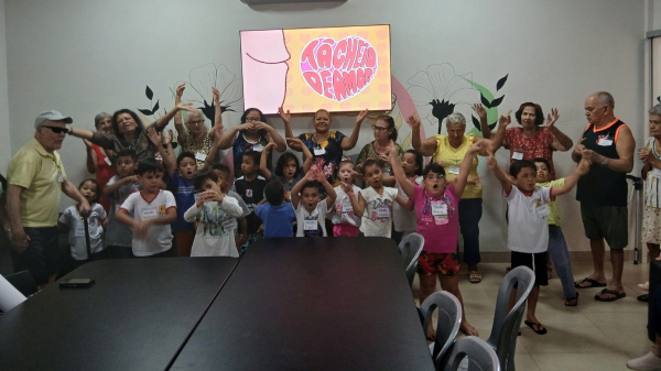 Criancas do Lar Cristao e Idosos do Centro-Dia em projeto intergeracional (Cedida/Lar Cristao).