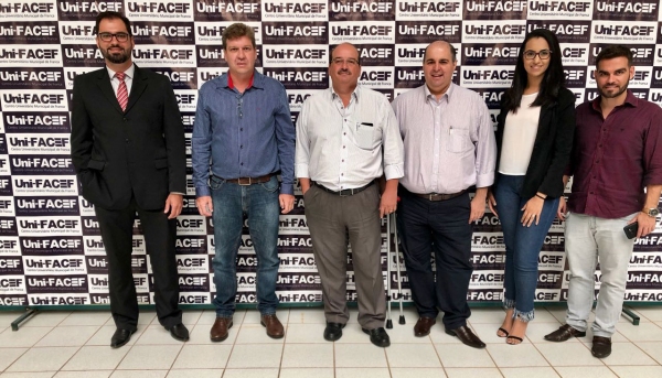 Representantes da UniFAI, liderados pelo vice-reitor Fábio Botteon, na Uni-FACEF - Centro Universitário Municipal de Franca (Foto: Cedida).