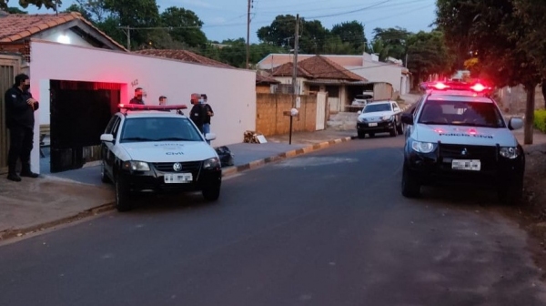 Cumprimento dos mandados de busca e apreensão (Foto: Polícia Civil).
