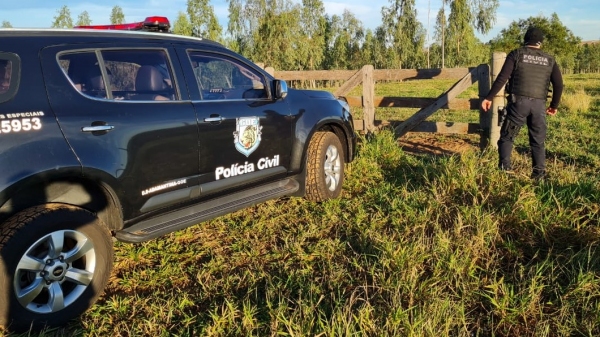 Uma das equipes mobilizadas para o cumprimento dos 13 mandados de busca e apreensão em Flora Rica, nesta terça-feira (Divulgação/Polícia Civil).