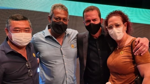 Prefeito Ricardo Watanabe; prefeito de Pracinha, Maurilei Dias da Silva; o secretário estadual de agricultura, Itamar Borges; e a prefeita de Lucélia, Tati Guilhermino (Acervo Pessoal).