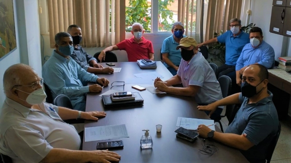 Reunião entre representantes do Sindicato dos Servidores Municipais, Prefeitura e Câmara, nesta terça-feira, 26 (Foto: Cedida).