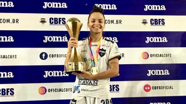 A adamantinense Jaque Nunes, campeã na Copa do Brasil de Futsal Feminino (Cedida).