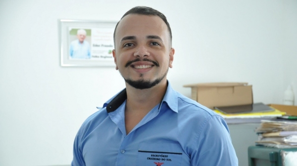 Renan de Marqui Bataus assume a direção do Escritório Cruzeiro do Sul (Foto: Diego Fernandes/Folha Regional).