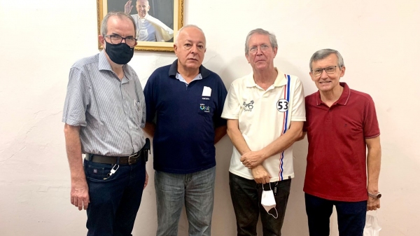 Kleber Bragato, José Neto, o novo presidente José Valentim Saunite e o presidente que encerra o mandato, Odair Sacoman (Divulgação).