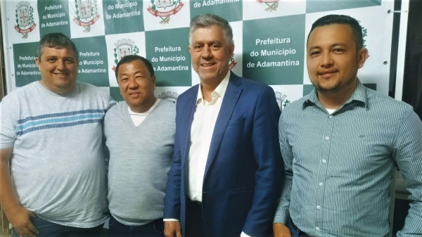 Emerson Caires, Carlinhos Hagui, prefeito Márcio Cardim e o secretário de saúde Gustavo Taniguchi Rufino (Cedida/PMA).