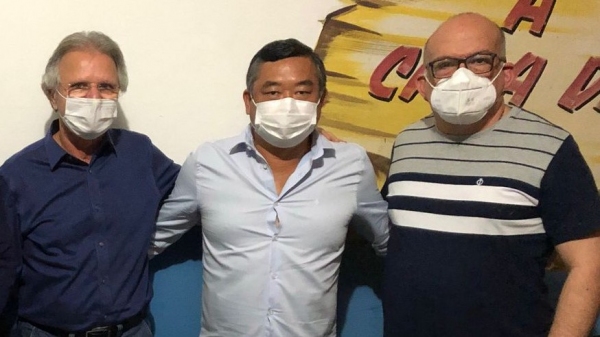 Deputado federal Wanderlei Macris, prefeito Ricardo Watanabe e o vereador Sigmar Dantas (Arquivo).