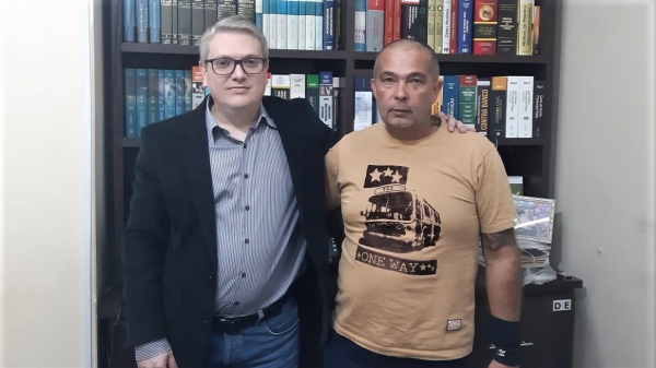 O advogado Paulo Miguel Gimenez Ramos e o vereador Bigode da Capoeira (Divulgação).