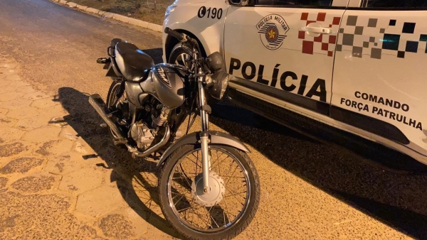 Moto recuperada pela Polícia Militar após o furto (Cedida/Policia Militar).