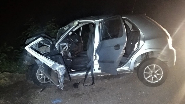 Veículo GM Celta onde estavam os dois idosos, vítimas fatais do acidente (Cedida).