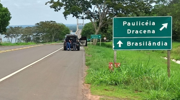Na falsa comunicação de roubo, caminhoneiro disse que teria sido abordado nas proximidades da ponte interestadual, em Pauliceia (Divulgação/PC).