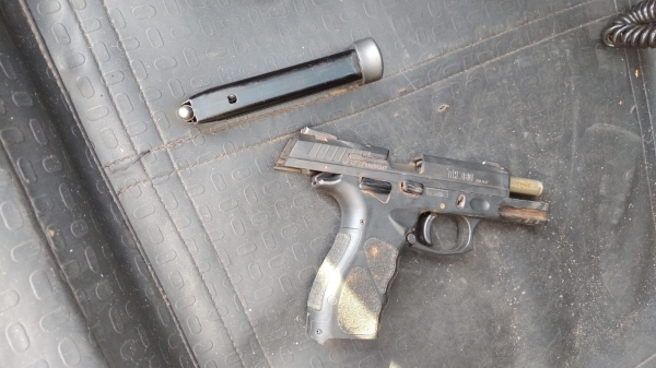 Arma usada pelo criminoso no disparo aos policiais foi apreendida (Cedida).