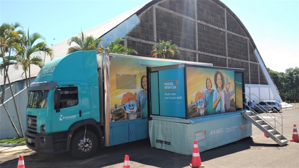 Unidade móvel está estacionada no Pátio do Complexo Esportivo Jubileu de Ouro, em Osvaldo Cruz (Da Assessoria).