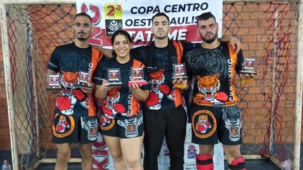 Paulo Ricardo Miguel, Beatriz Bagatini, o técnico Vitor Rodrigues Fernandes e Gabriel Vitoriano Videira, na competição em Bauru (Cedida).