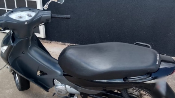 Moto furtada em Lucélia foi recuperada pela Polícia Militar em Osvaldo Cruz (Divulgação/PM).