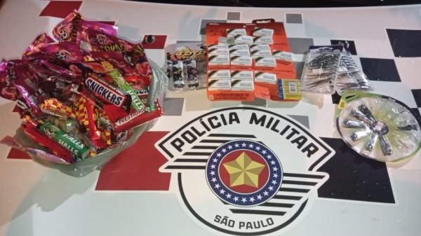 Itens furtados do mini-mercado e recuperados pela Polícia Militar (Cedida/PM).
