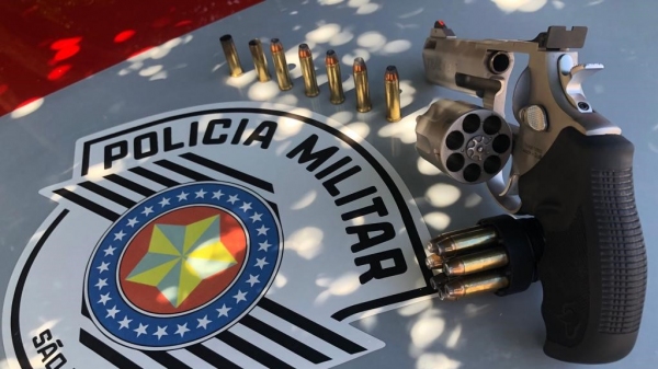 Arma foi apreendida pela PolÃcia Militar (Cedida/PM).