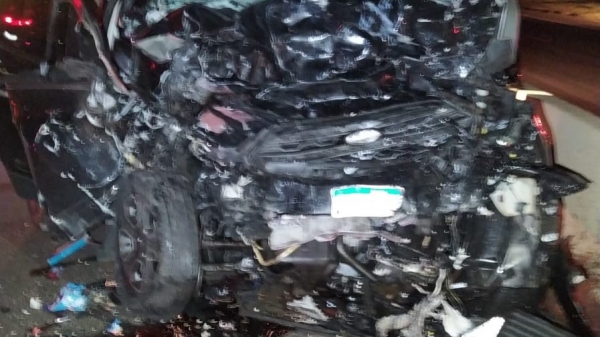 EcoSport onde estavam os irmãos ficou completamente destruída e irreconhecível (Cedida/PM Rodoviária).