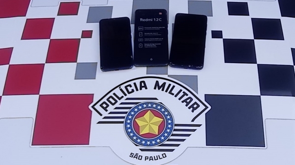 Celulares furtados, recuperados pelos policiais em Adamantina (Cedida/PM).