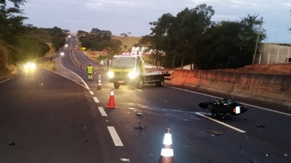 Motociclista morreu pouco depois do acidente, quando era levado ao pronto-socorro (Cedida/PM Rodoviária).