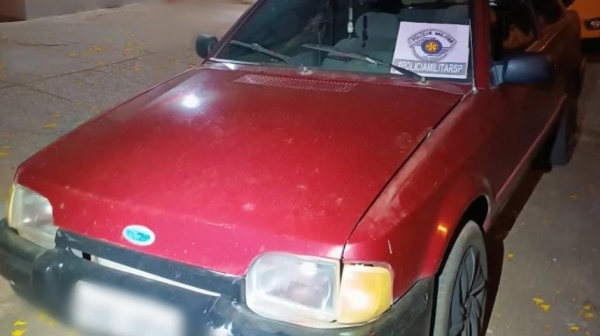Veículo furtado foi recuperado pela Polícia Militar e devolvido ao dono. Autor do furto foi preso em flagrante (Cedida/PM).