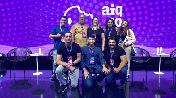 Representantes do app aiqfome em Adamantina e do setor gastronômico local no evento realizado na Arena Magalu, em São Paulo (Cedida).
