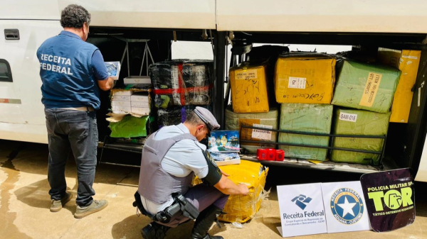 Mercadorias eram levadas em ?nibus rodovi?rio (Cedida/PM Rodovi?ria).