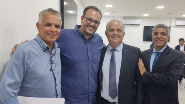 Paulo Ara?jo, Everton Santos, ministro M?rcio Fran?a e o vereador H?lio Jos? dos Santos, em Dracena (Cedida).