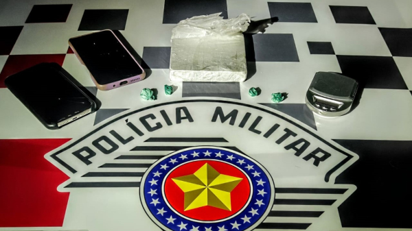 Coca?na apreendia pelas equipes na ocorrencia (Cedida/PM).