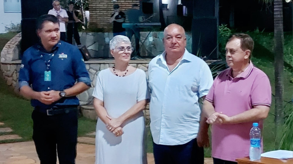 Jorge Almeida ao lado da esposa Sulema e dos representantes regionais do PP (Cedida).