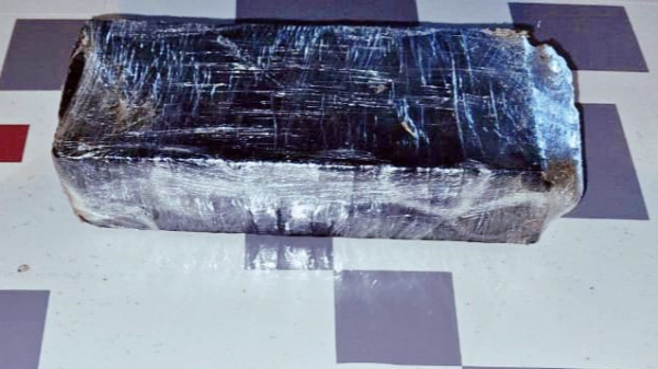 Tijolo de maconha apreendido (Cedida/PM).