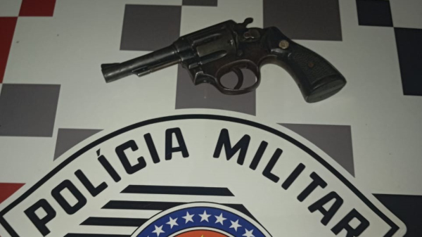 Arma usada no crime foi apreendida pela PM (Cedida/PM)