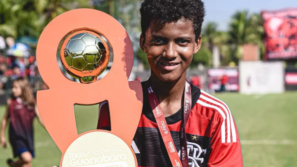 Luiz Miguel das Chagas com o trofeu (Cedida).