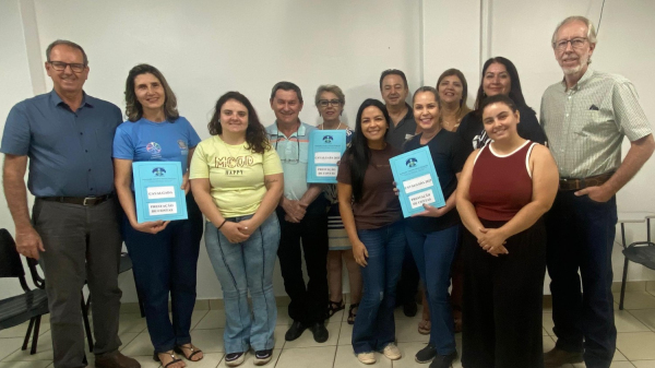 Representantes da Prefeitura, Fundo Social, da ExpoVerde e das entidades beneficiadas (Cedida/PMA).