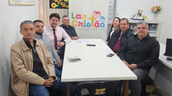 Representantes da FAI, Crea-SP, AEAANAP e do Lar Cristao na assinatura do acordo de cooperacao (Cedida/FAI).