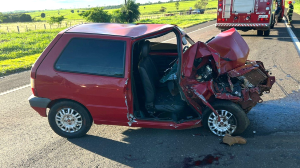 Fiat Uno  envolvido no acidente (Cedida/PM Rodoviaria).