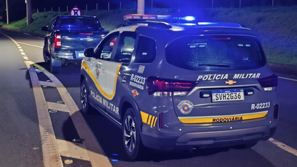 Toyota Hilux furtada foi recuperada pela Policia Rodoviaria (Cedida/PM Rodoviaria).