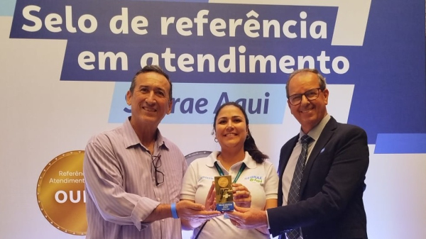 Carlos Alberto Gomes Barbosa, secretario municipal de desenvolvimento econ?mico; Mariana Moreira, agente do Sebrae Aqui Adamantina; e prefeito Jose Tiveron (Cedida/PMA).