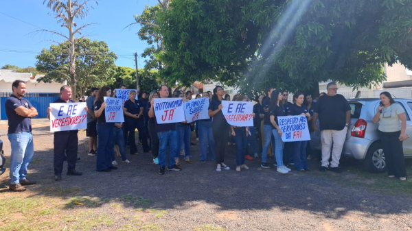 Protesto dos servidores da FAI (Cedida).