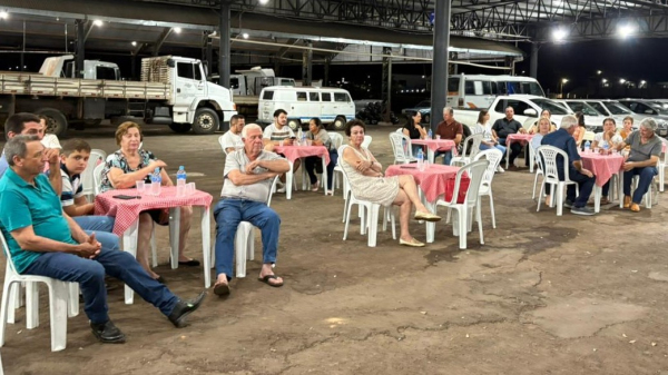 Assinatura dos contratos do PAA (Cedida/PMA).