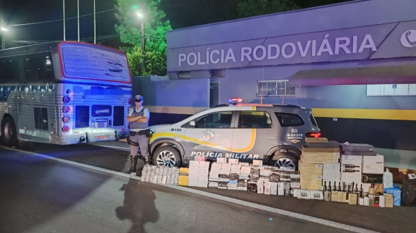 Mercadorias apreendidas na SP-425 em Martinopolis (Cedida/PM Rodoviaria).