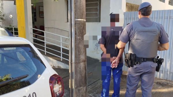 Homem capturado pela Policia Militar em Adamantina (Cedida/PM).