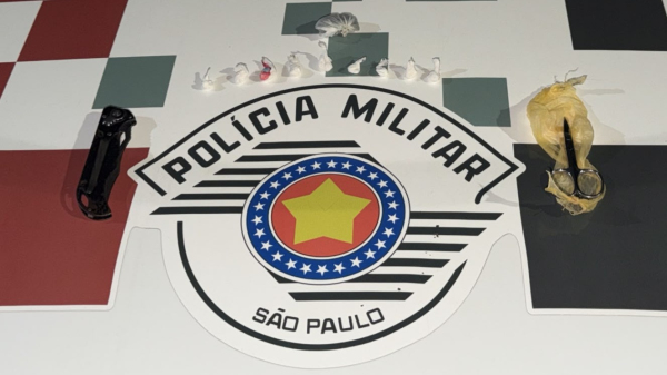 Droga e objetos apreendidos pela PM (Cedida/PM).