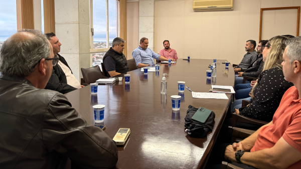 Prefeito Tiveron preside a agenda (Cedida/PMA).
