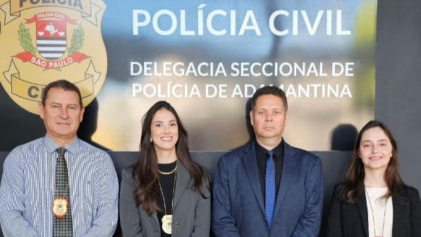Delegado seccional Carlos Vasconcelos e os novos delegados  (Cedida/PC).