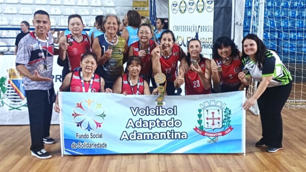Equipe de Adamantina em jogo da Superliga em Aracatuba (Cedida/PMA).