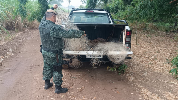 Redes de pesca apreendidas (Cedida/PM Ambiental).