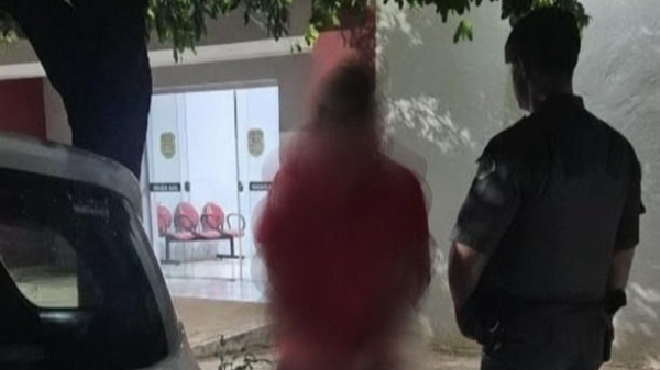 Homem foi preso pelos policiais militares (Cedida/PM).