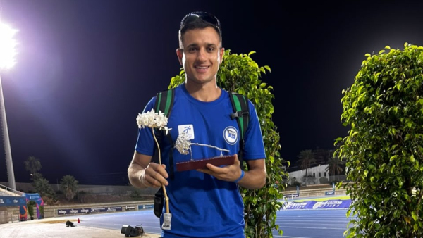 Lucas Marcelino celebra sua nova conquista com saltos na Espanha (Acervo Pessoal).